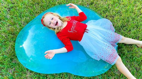 ftyhj|Stacy plays funny games with daddy .